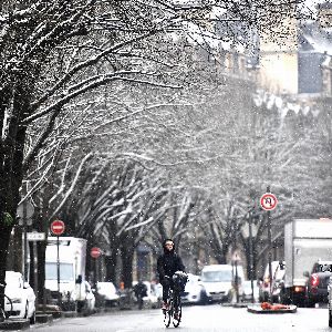 Alerte météo hivernale : 54 départements en vigilance orange pour neige, verglas et vent en France