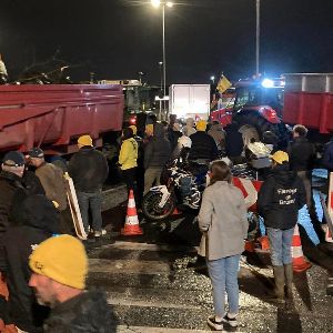 La Coordination rurale : des agriculteurs bloquent le port de Bordeaux après avoir levé un barrage à la frontière espagnole