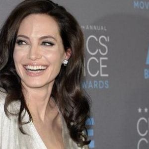 Angelina Jolie rejoindra Louis Garrel et Ella Rumpf dans « Coutures », le nouveau film d’Alice Winocour