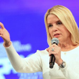 Donald Trump choisit Pam Bondi pour remplacer Matt Gaetz au ministère de la Justice