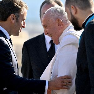 Macron prévoit de recevoir le pape en France mais pas à Notre-Dame de Paris comme prévu