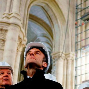 "Emmanuel Macron : ses coulisses à Notre-Dame"