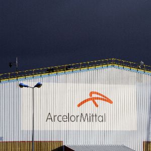 ArcelorMittal suspend ses projets de décarbonation à Dunkerque, le bras de fer avec l’UE se durcit