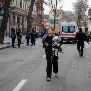 Frappes de drones et missiles, sanctions contre la flotte fantôme russe : point sur le front ukrainien