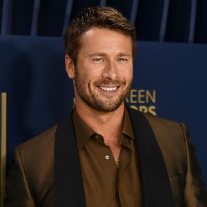 Glen Powell récompense le vainqueur de son concours de sosie avec un rôle dans son prochain film