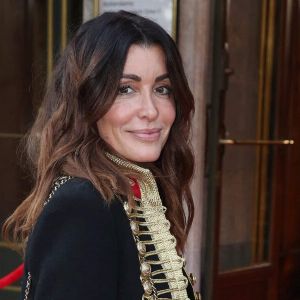 Jenifer achète incognito son propre album à la Fnac