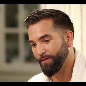 Kendji Girac ému en parlant de son tragique tir accidentel lors d'une interview avec Frédéric Lopez