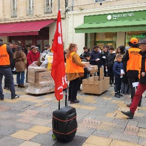 "Le Black Friday et les tentations du robot laveur de vitres"