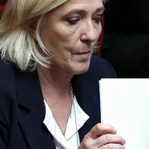 Marine Le Pen persiste sur la menace de censure après sa rencontre avec Michel Barnier