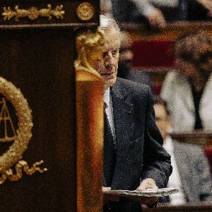 Michel Barnier reprend les négociations sous la menace d'une motion de censure