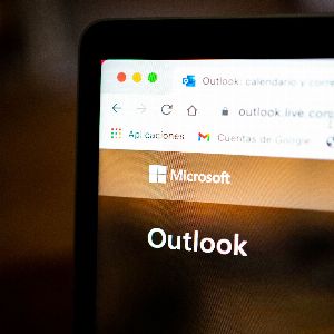 Problème majeur : Microsoft enquête sur la panne d'Outlook touchant des milliers d'utilisateurs