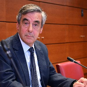 "Procès réexaminé pour François Fillon dans l'affaire des emplois fictifs"