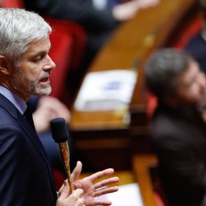 Accord entre Wauquiez et les sénateurs LR pour supprimer les 7 heures de travail gratuit