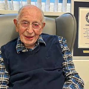 "Décès de John Tinniswood, l'homme le plus âgé du monde, à 112 ans en Angleterre"