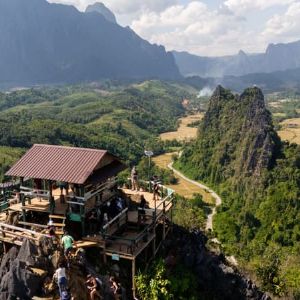 "Intoxication à l'alcool frelaté au Laos : nouveau touriste malade, 8 personnes arrêtées"