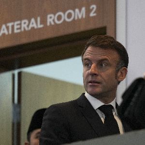 Les faux-pas diplomatiques d'Emmanuel Macron à Haïti, aux Comores, et au Burkina Faso