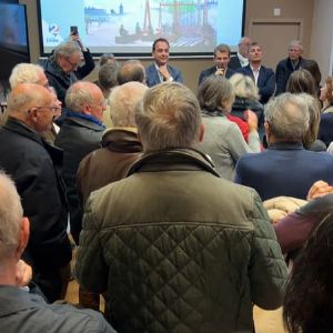 Rassemblement sur la place Bellecour pour s'opposer au projet de "tissage urbain"