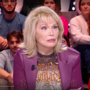 Amanda Lear s'excuse après avoir qualifié une chroniqueuse de "Quotidien" de "moche"