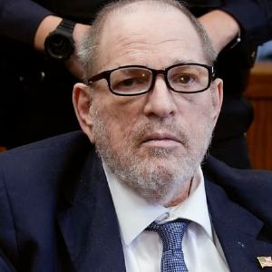 Conditions de détention d'Harvey Weinstein : ses avocats dénoncent un traitement inhumain