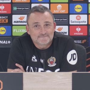 Franck Haise, entraîneur de Nice, de retour après un passage aux urgences post-match contre Strasbourg