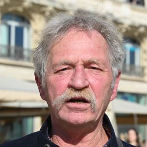 José Bové propose une charte intersyndicale pour l'agriculture en colère