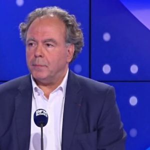 Luc Chatel critique vivement la baisse envisagée du bonus écologique.