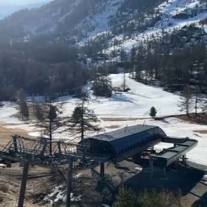 Ouverture anticipée de la saison de ski à Montgenèvre, première station des Alpes du Sud à ouvrir ses pistes