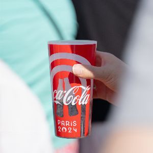 Plainte déposée contre Coca-Cola pour greenwashing aux JO de Paris 2024