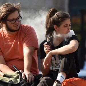 Taxe sur les cigarettes électroniques : quel impact financier pour les vapoteurs en 2025 ?