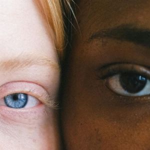 Couleur des yeux et intelligence : mythe ou réalité ?