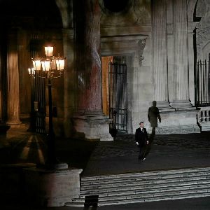 Emmanuel Macron en visite à Notre-Dame : une déambulation présidentielle