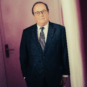 François Hollande désapprouve une destitution de Macron et l'idée d'une présidentielle anticipée