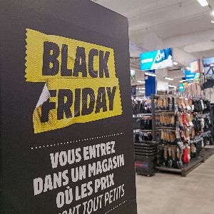 L'absence de la loi anti "fast-fashion" en question lors du Black Friday 2024