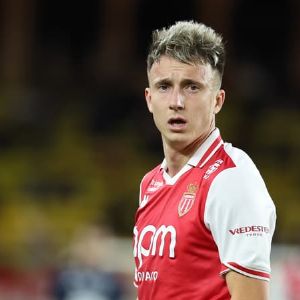 "Le gardien du Benfica refuse de saluer Golovin avant le match Monaco-Benfica en raison de l'invasion russe en Ukraine"