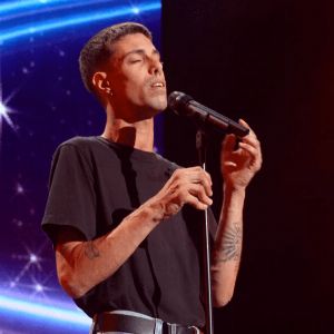 Talent exceptionnel : Hélène Segara offre son Golden Buzzer à un talentueux chanteur atteint du syndrome de Gilles de la Tourette