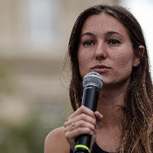 Camille Étienne interpelle Emmanuel Macron sur la protection des océans via le compte Instagram de Björk