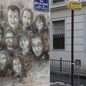 Charlie Hebdo rend hommage à ses disparus dans un livre, près de dix ans après l'attentat de 2015