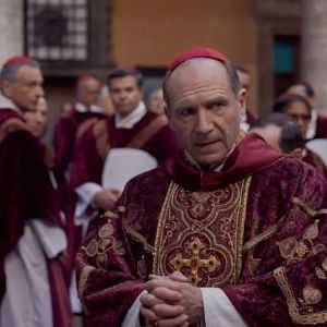 "Conclave : le thriller politique inspiré par le Vatican en lice aux Oscars 2025"