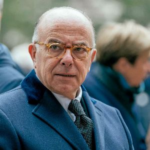 Économies réalisées en nommant Bernard Cazeneuve à Matignon