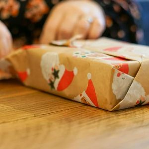 Idées cadeaux originales pour réussir votre Secret Santa 2024