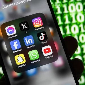 Interdiction des réseaux sociaux aux moins de 16 ans en Australie : les géants du numérique critiquent vivement la nouvelle loi