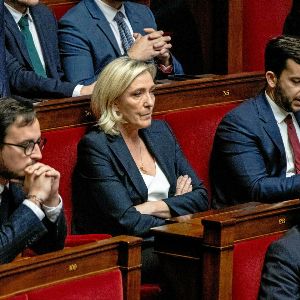 "Le Pen met la pression sur Barnier avant le vote du budget"