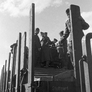 Les Féroces Soldats : un récit poignant sur l'histoire familiale de Joël Egloff