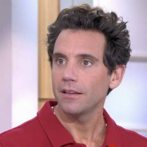 Mika commet une erreur lors du Téléthon 2024, Anne-Élisabeth Lemoine le recadre en direct