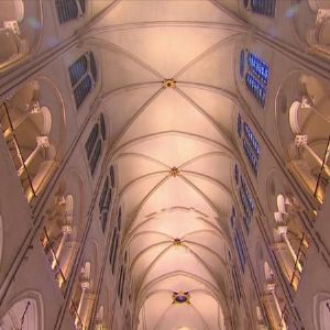 Premières images époustouflantes de l'intérieur de Notre-Dame de Paris