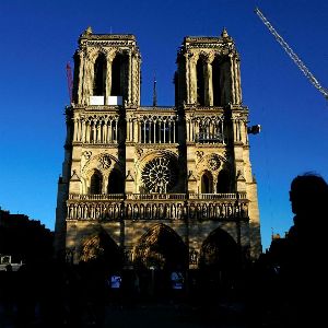 Restauration de Notre-Dame par Macron : lumière sur un chantier emblématique