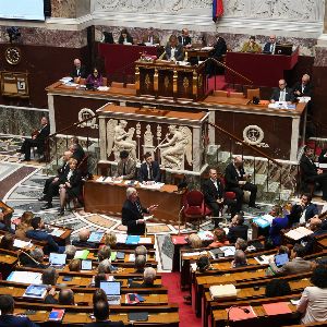 Tension à l'Assemblée : Incident entre députés filmé lors d'un débat houleux