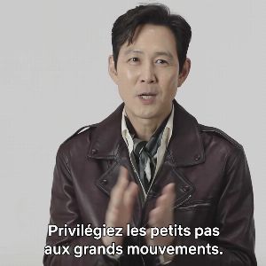 Conseils de Lee Jung-jae pour les participants du grand jeu "1,2,3 soleil" sur les Champs-Élysées