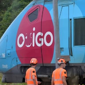 "Incident sur la ligne Paris-Toulouse : un train heurte une voiture, les passagers bloqués plusieurs heures"