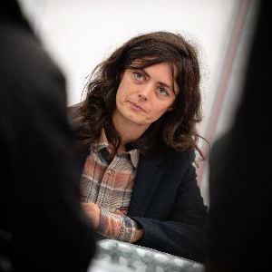 "Inès Léraud met en lumière la classe paysanne à travers sa BD sur le remembrement agricole"